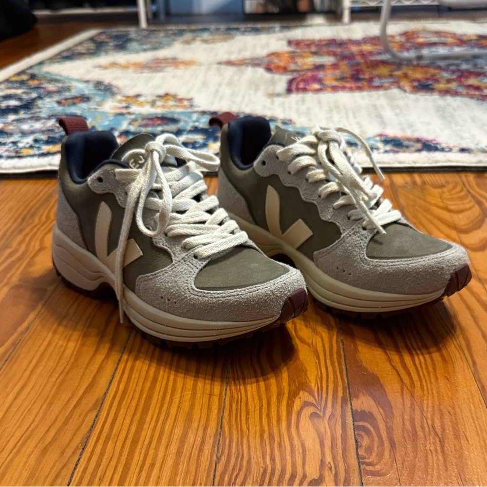 Veja Venturi Women’s 6.5/37 Olive, Grey and Burgundy